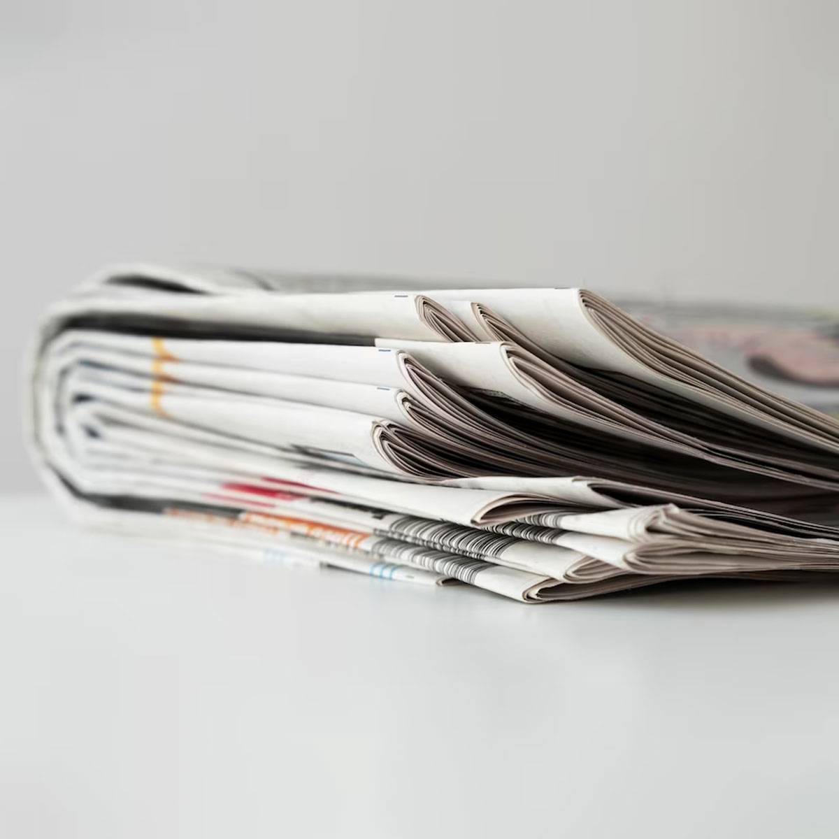 How to clean shoes with news paper