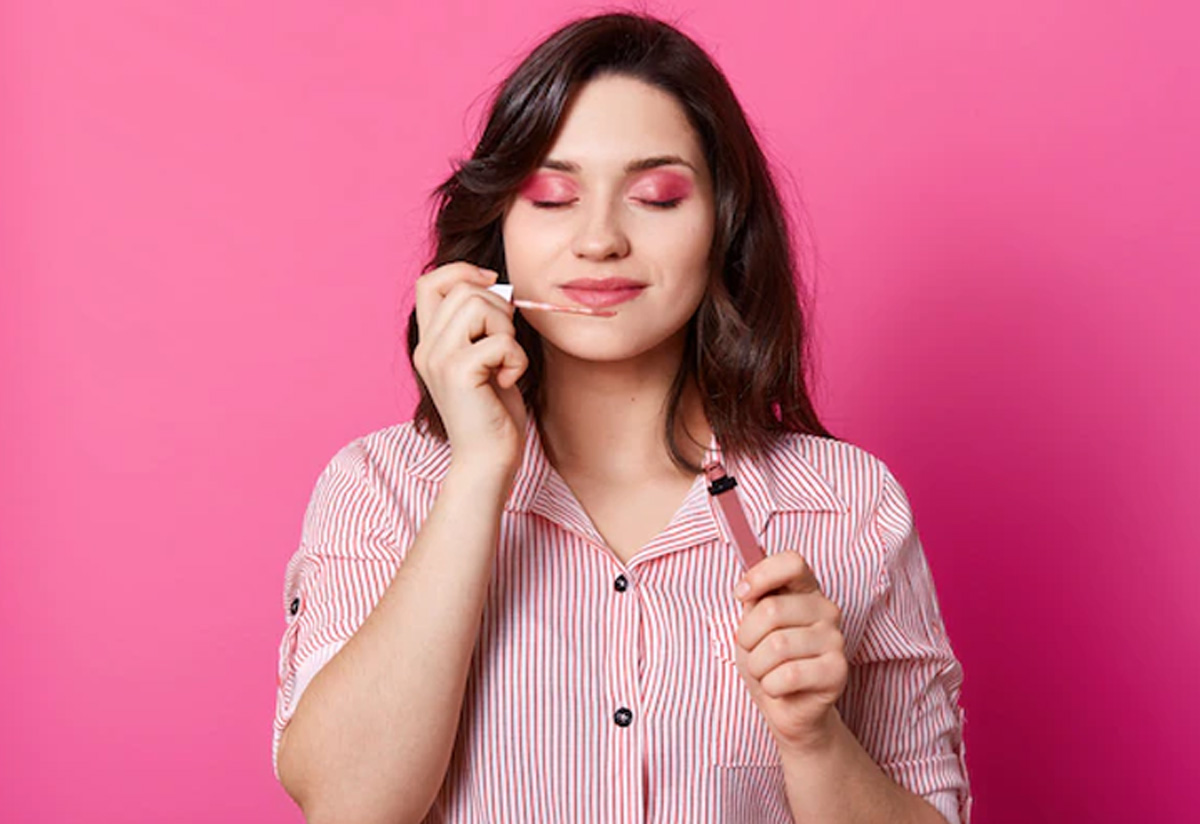 Pink lipstick for makeup look
