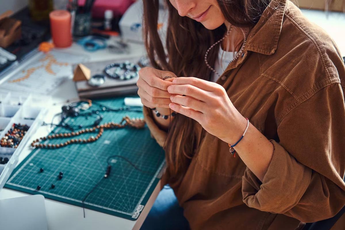 Stone work for clutch designs