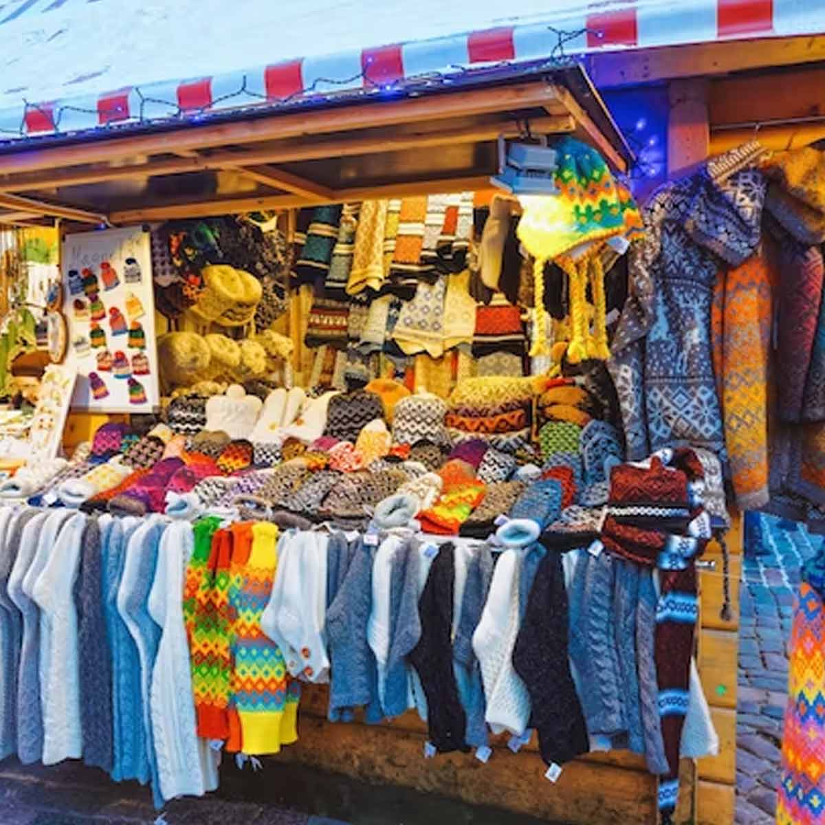 anjuna flea market in hindi ()