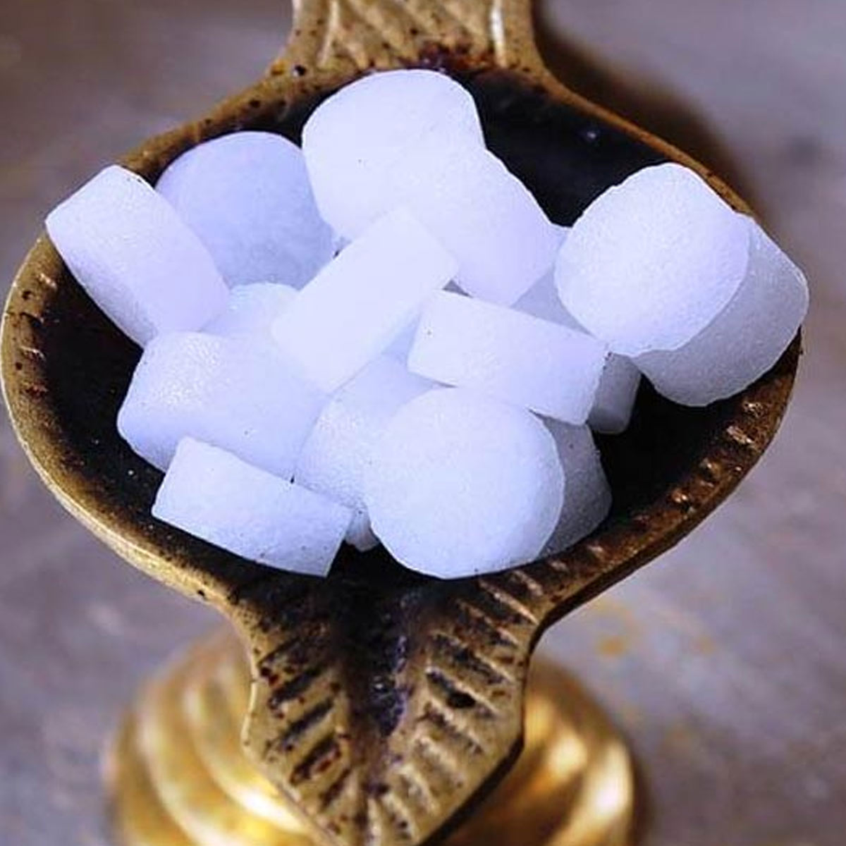 camphor in aarti significance