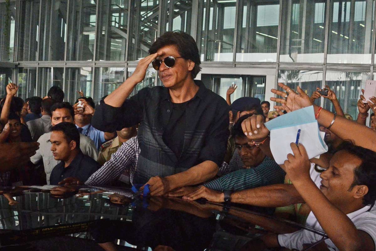 how to act around celebrities