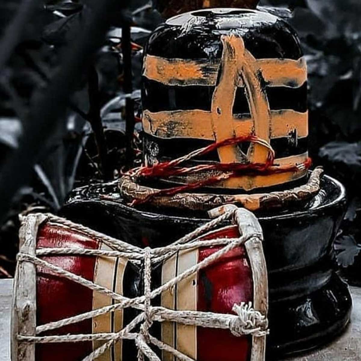 keeping damru at home benefits in hindi