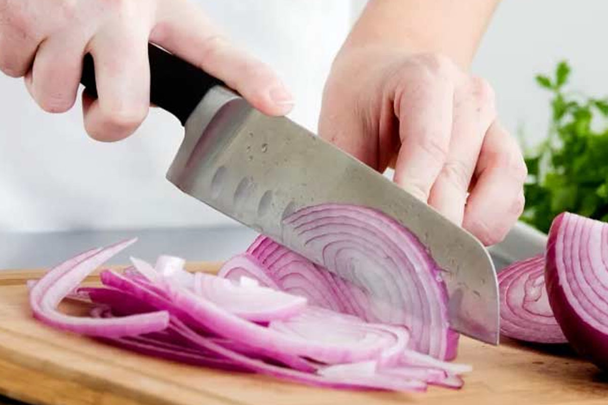 onion cleaning and chopping