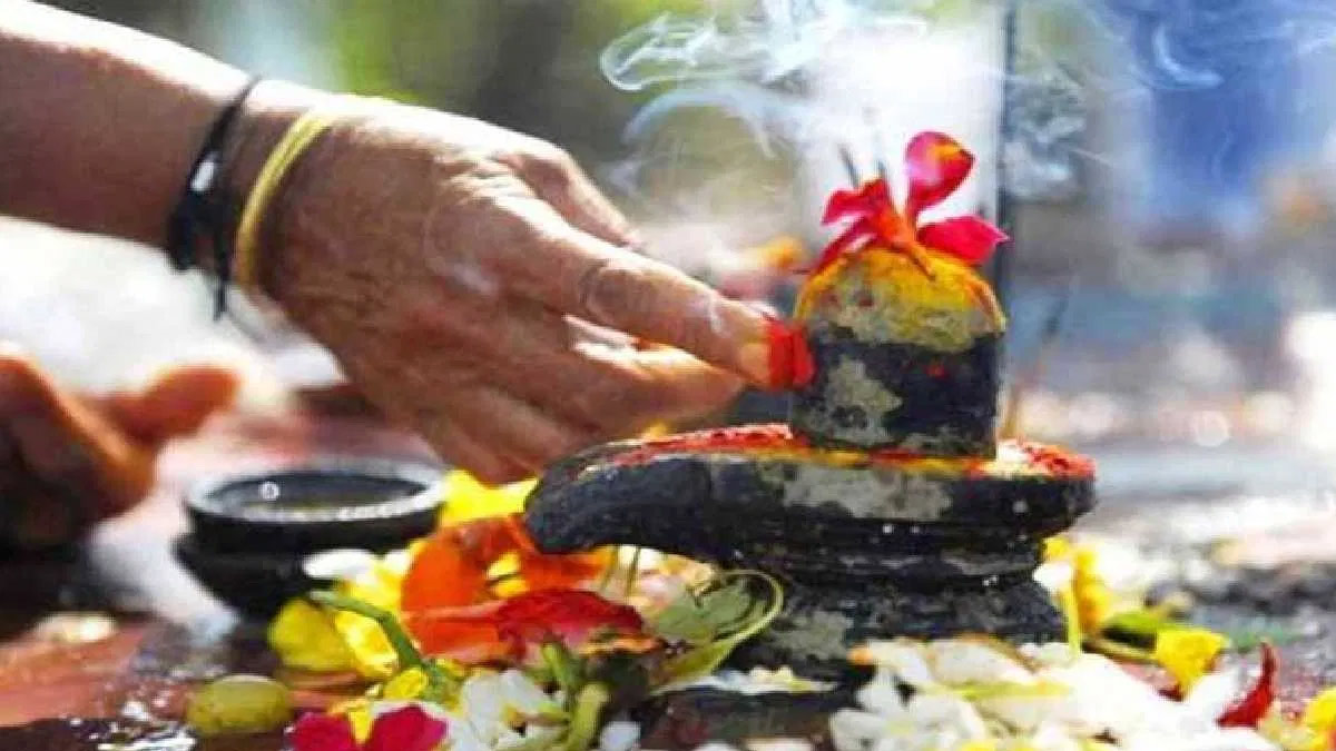 sawan mein is saamgri se kare rudrabhishek