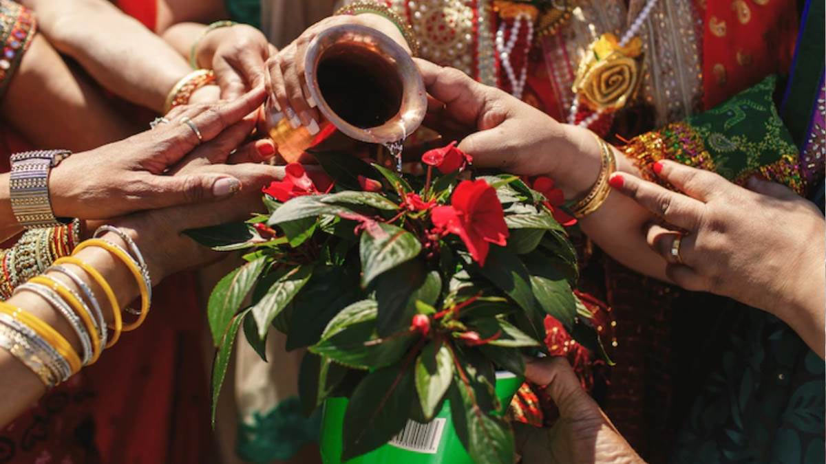 shukrawar ke din bhagwan shiv ko kya chadhaye