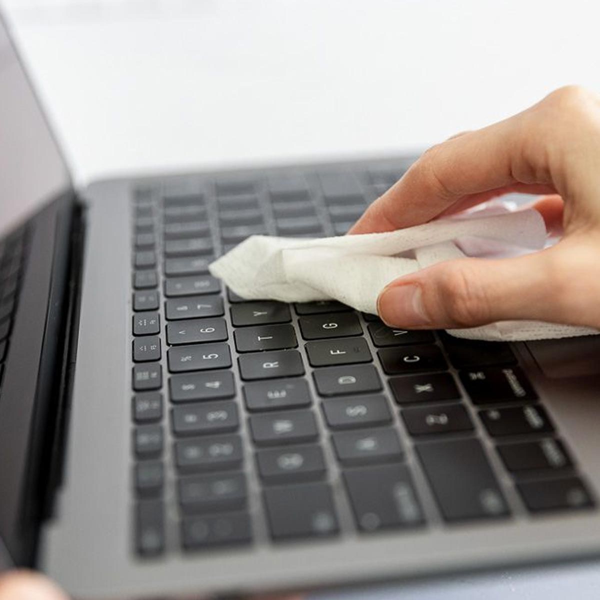 things to do if your laptop gets wet in rain