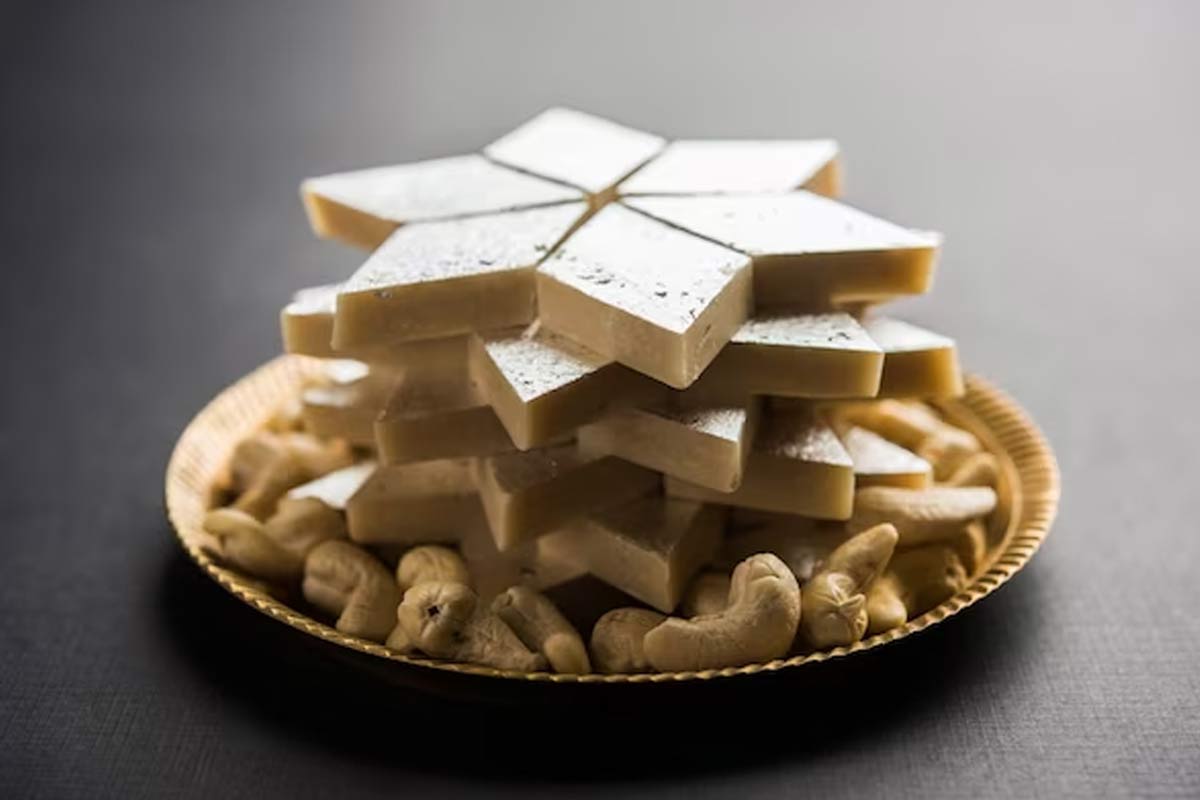 vegan kaju barfi main kya kya hota hai