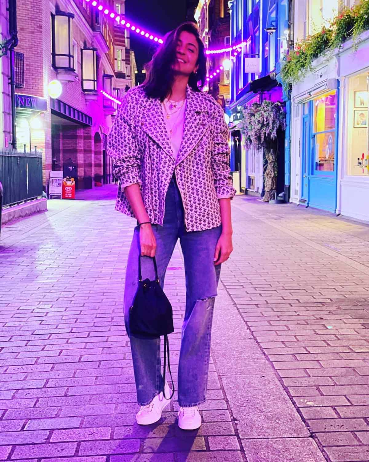 Top and jeans with sneakers