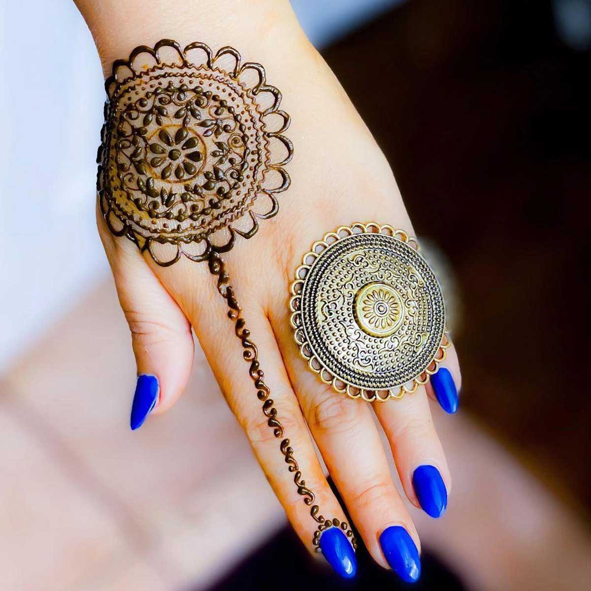 bail mehndi design for small fingers