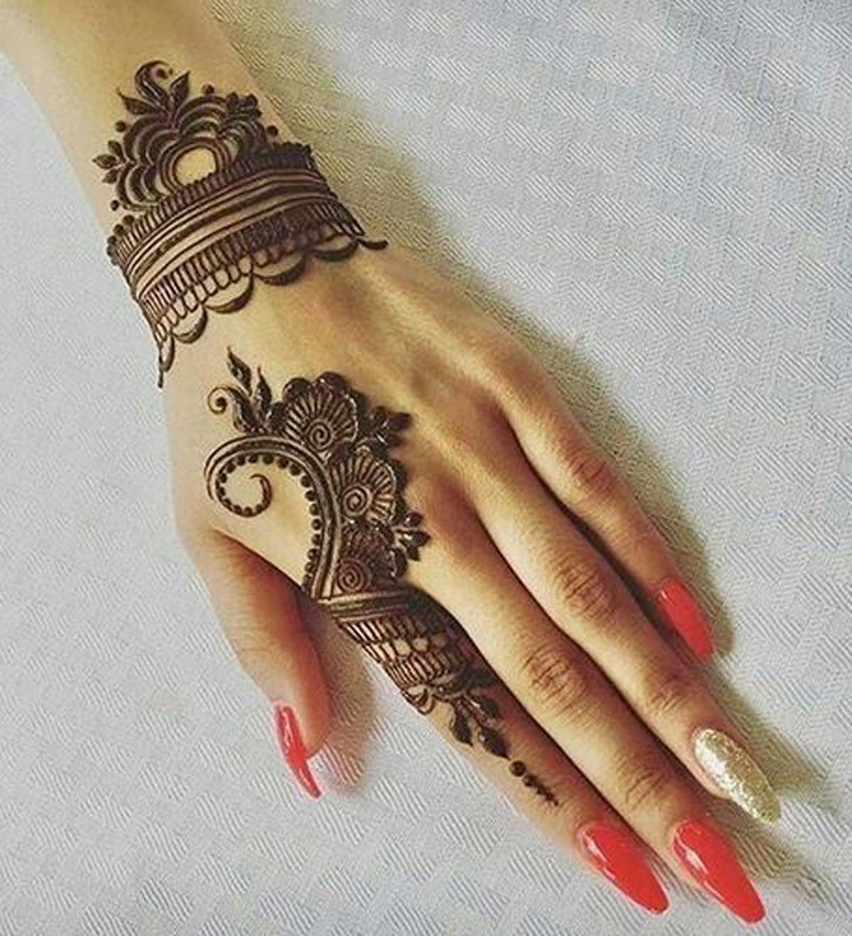 bail mehndi design for small fingers