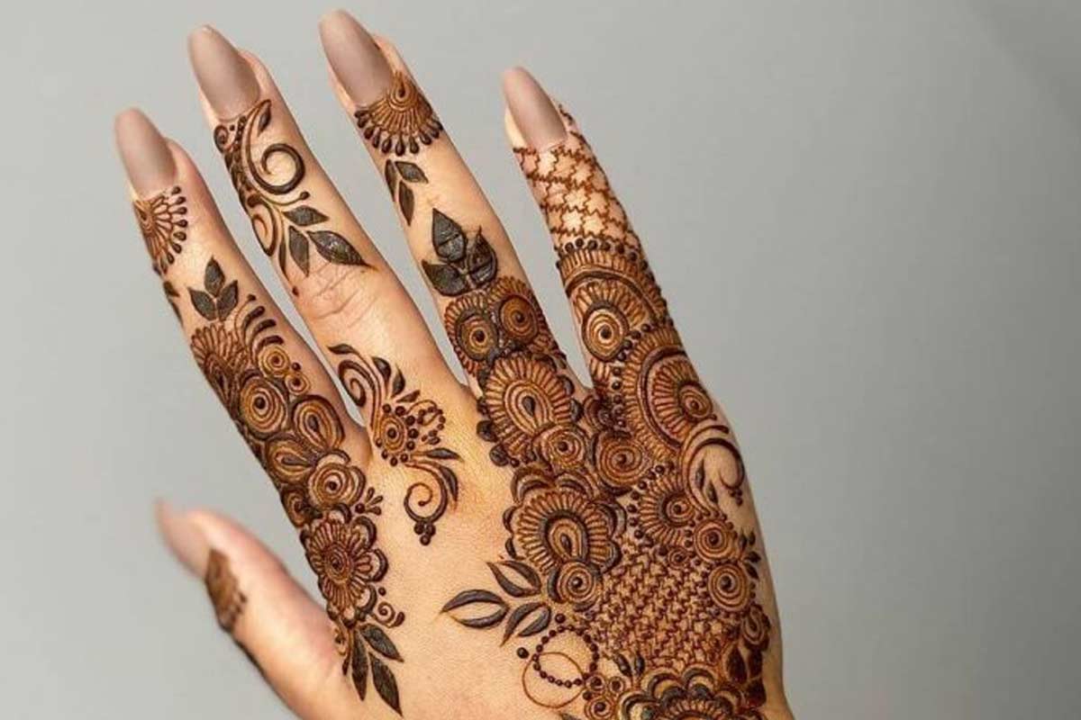 bail mehndi design for small fingers
