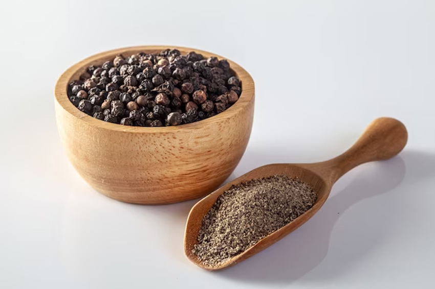 pepper with warm water benefits