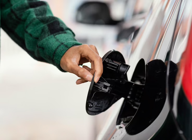 what to check while refueling your car or scooty