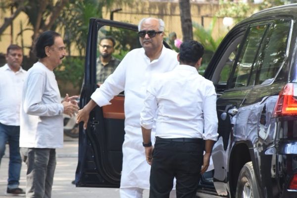 bony kapoor at satish kaushik funeral