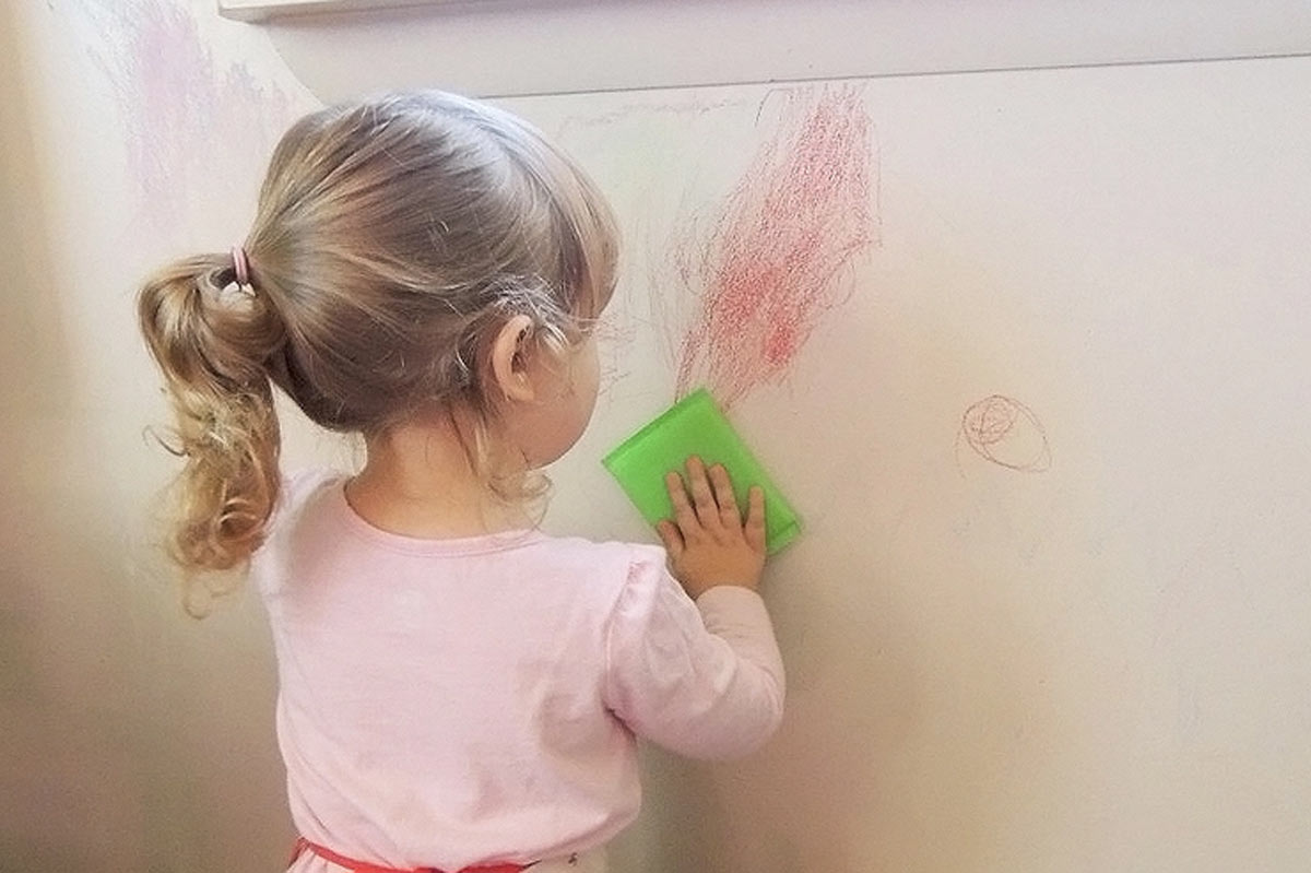 clean dirty stain of wall