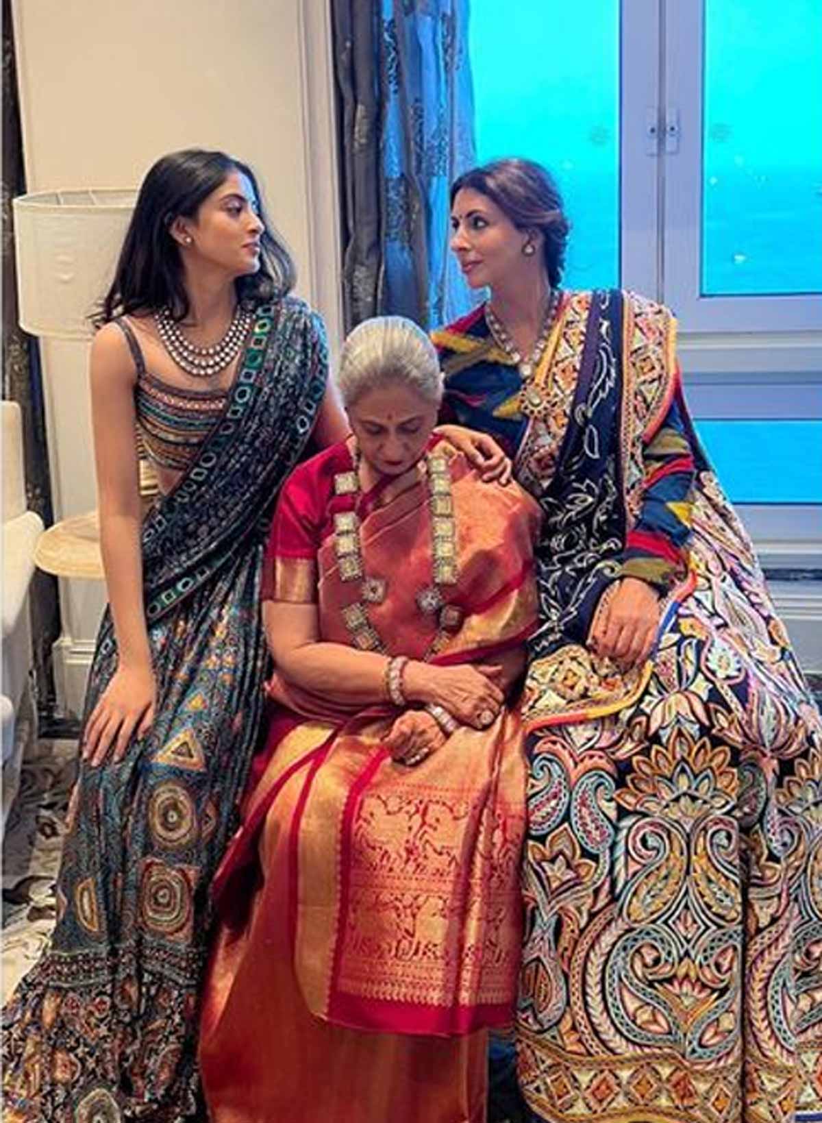 family photo poses for mother daughter