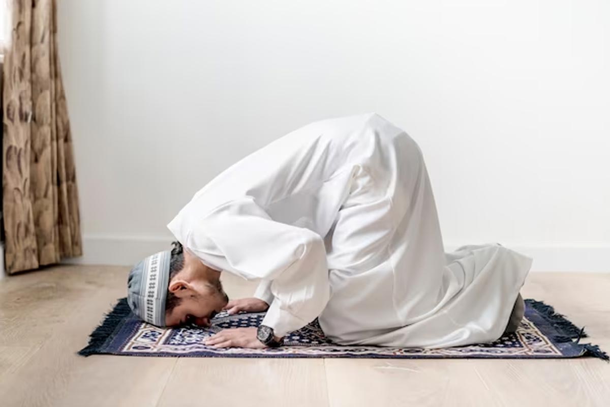 first mosque in the world ()