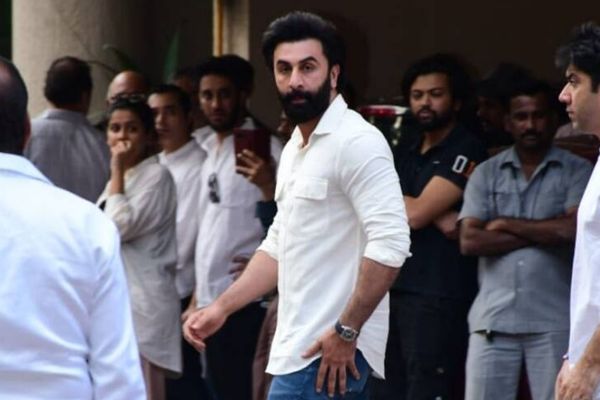 ranbir kapoor at satish kaushik funeral