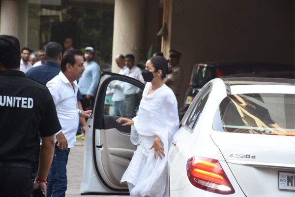sehnaaz gill at satish kaushik funeral