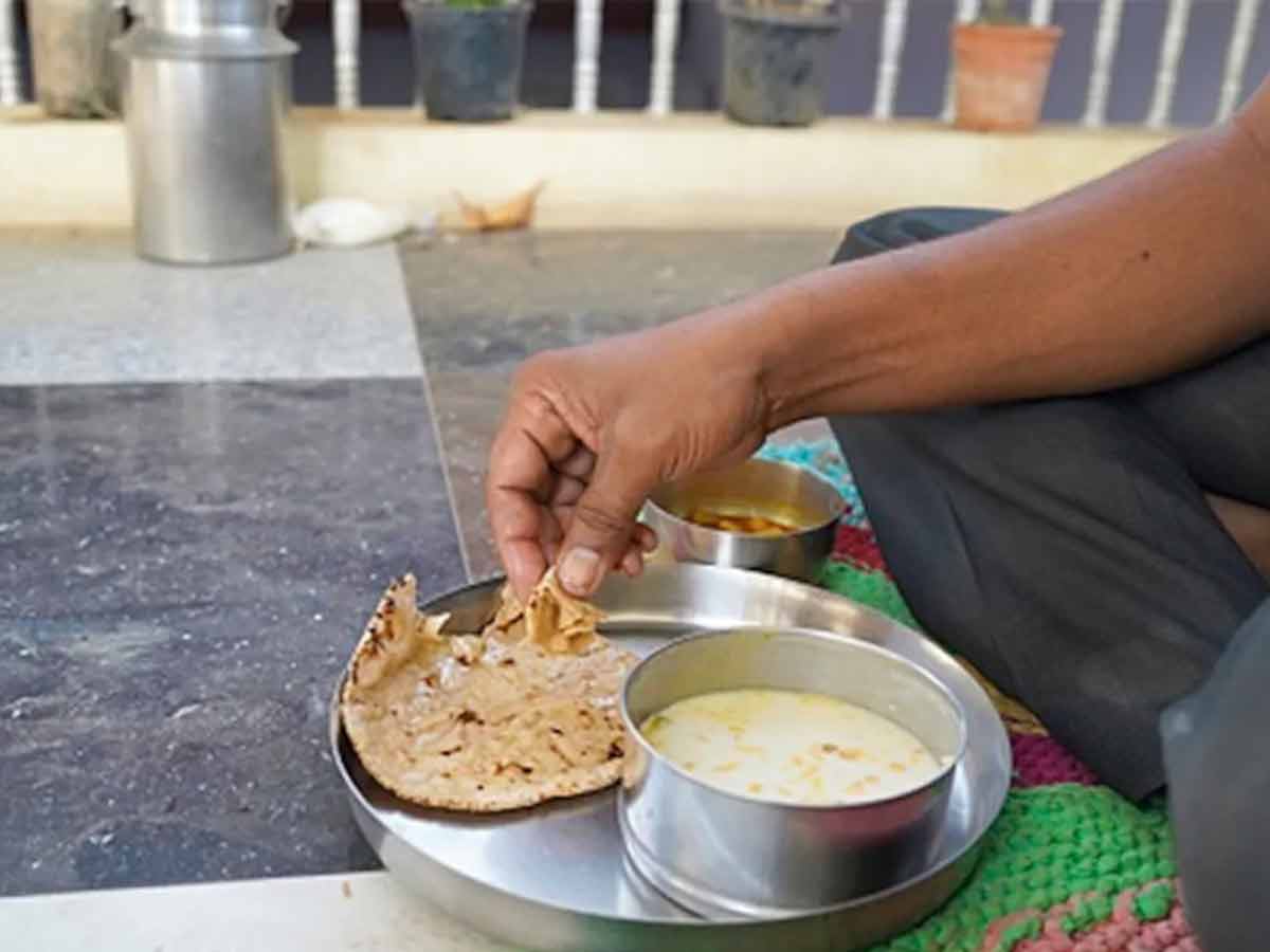 way to eat food in hindu dharma