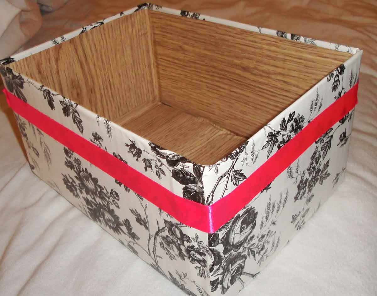 decorate cardboard house