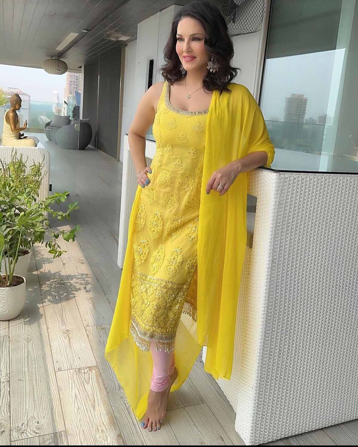 sunny leone wearing suit