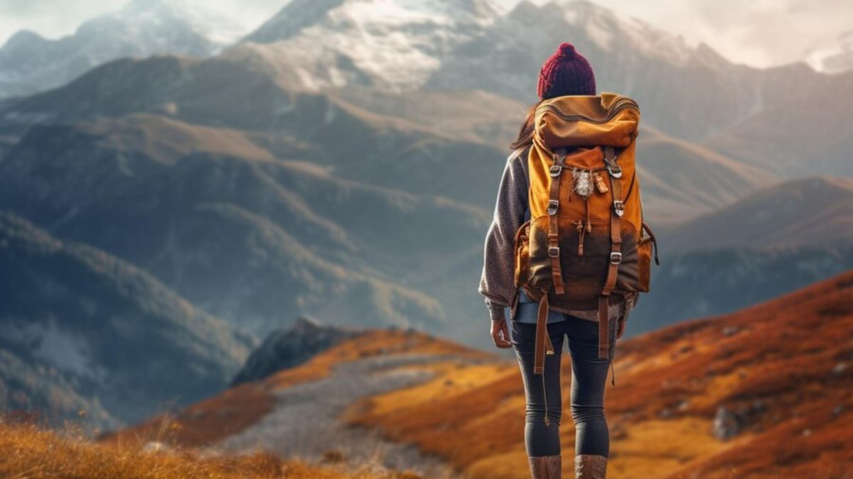What is the difference of hiking and trekking