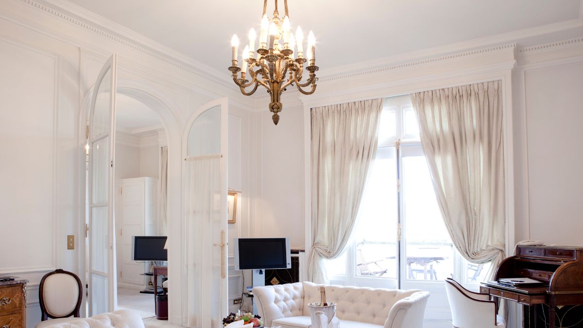 chandelier vastu rule