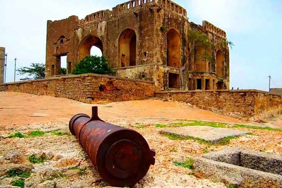 famous fort of hyderabad