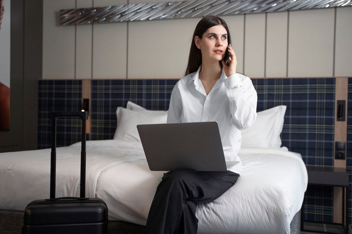 hotel safety tips for solo female travelers