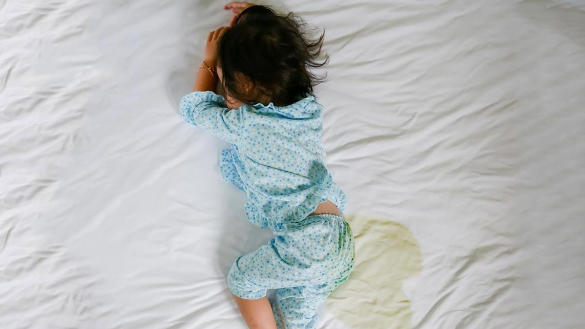 how to remove urine stain from bedsheet