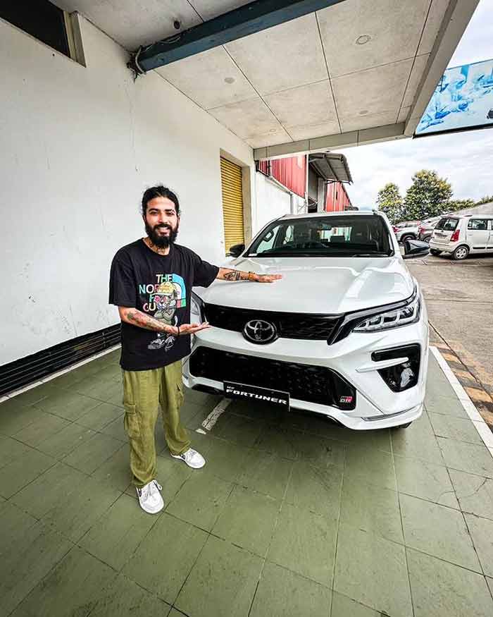 anurag dobhal net worth