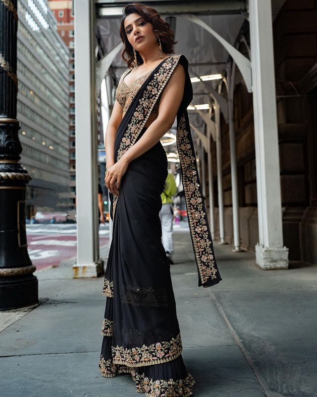 black saree