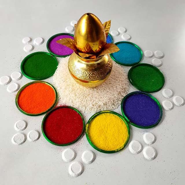 chudiyo ki madad se rangoli