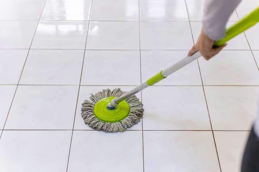 easy hacks to clean dirty kitchen floor tiles in hindi