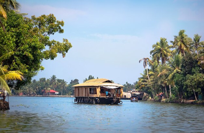 honeymoon best place alleppey