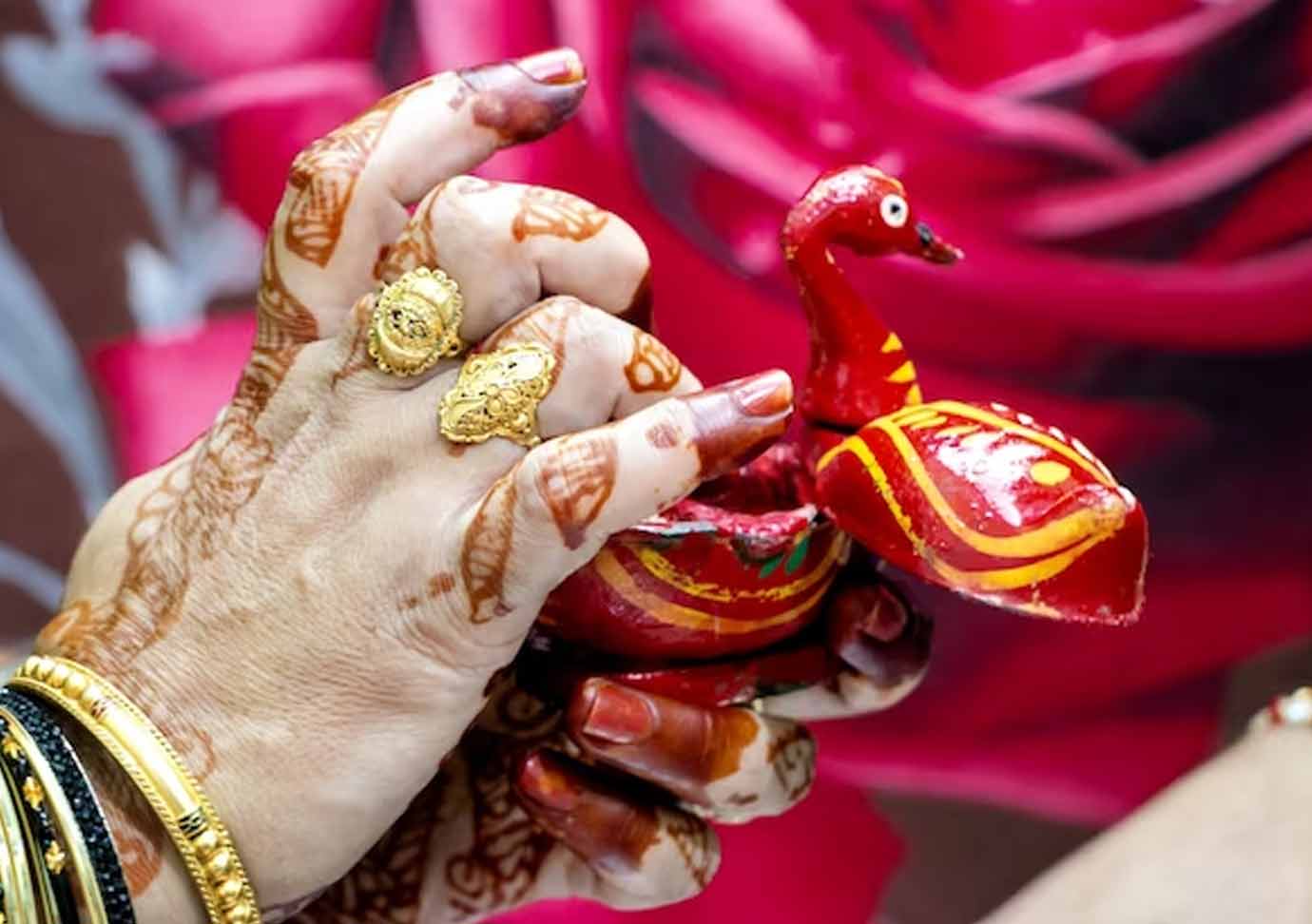 significance of akshat in tilak