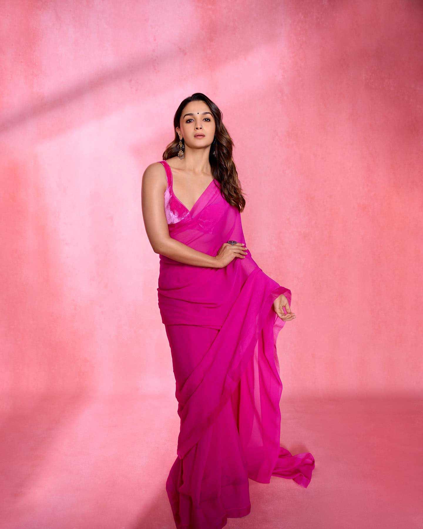 alia bhatt satin saree