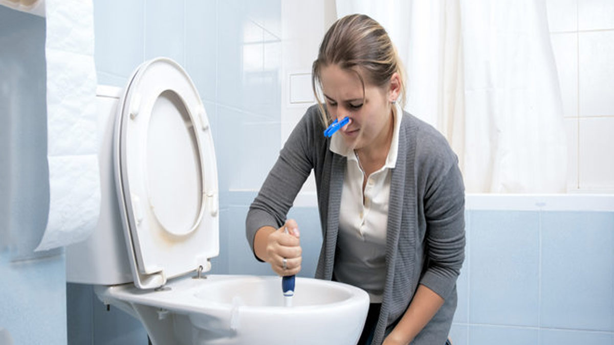 easy ways to clean smelly pot