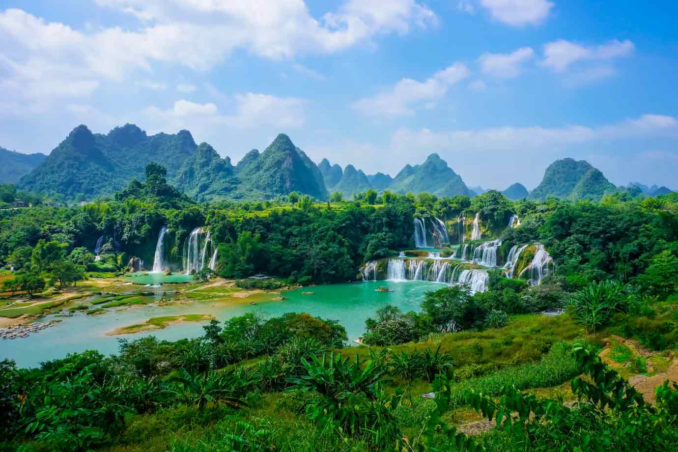 instead of buying iphone visit these amazing place vietnam