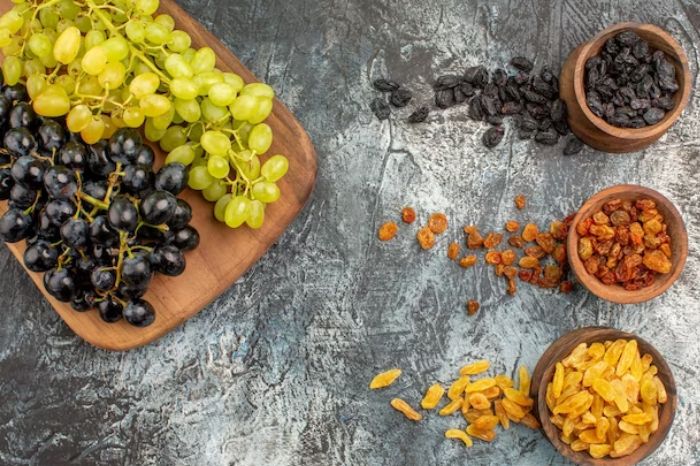 soaked dry grapes benefits for women