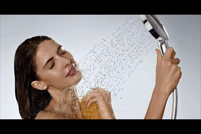 bath in cold water everyday in hot summer