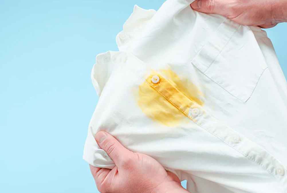 how to remove pickle oil stain with dish soap