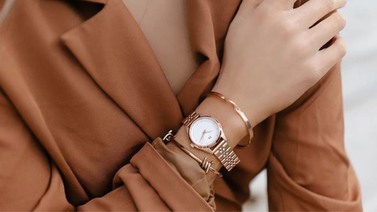 it is ok to wear someone else watch