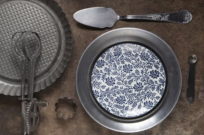 metal polish to remove scratch from utensils