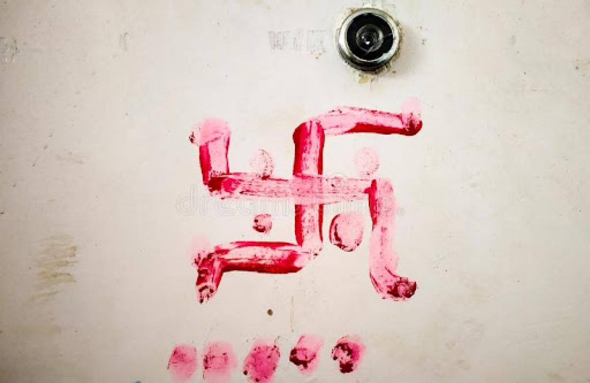 significance of making red sindoor swastik
