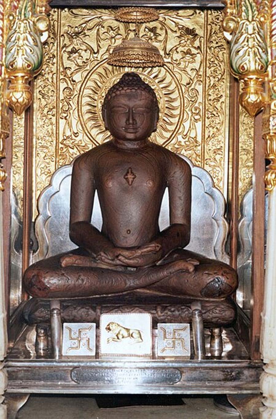 why we celebrate mahavir jayanti