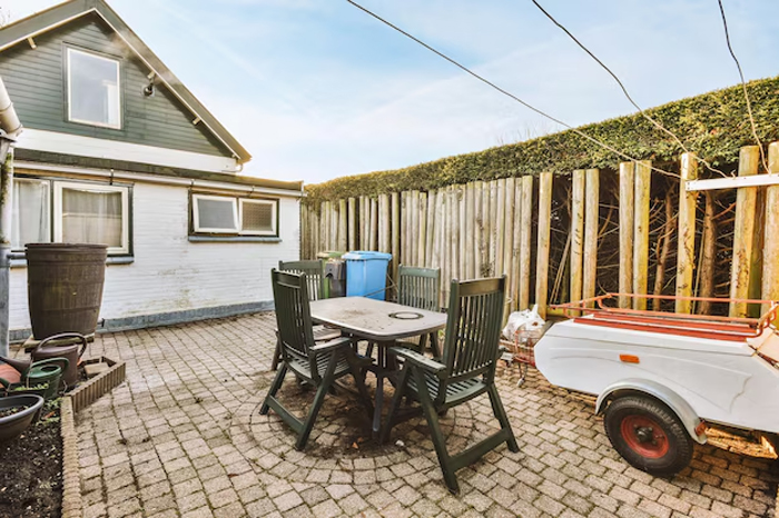 why we should not keep garbage at terrace