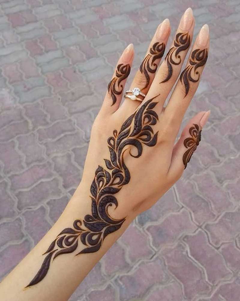 Arabic Minimal Mehndi Design